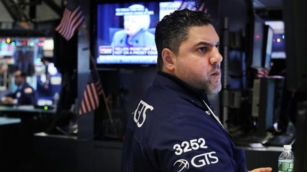 Πτώση στη Wall Street με το «βλέμμα» στις τιμές πετρελαίου